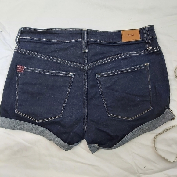 Urban Outfitters BDG Dark Denim Mid Rise Shortie - Picture 10 of 10